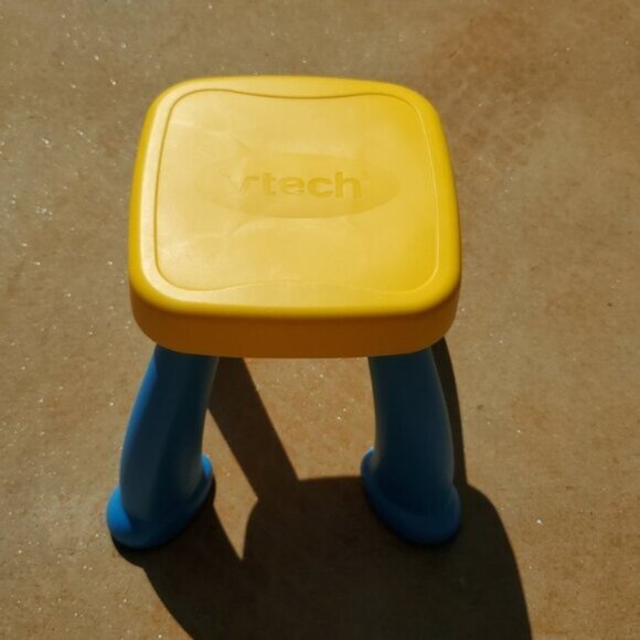 VTech Touch and Learn Activity Desk Deluxe - Red & Blue - Pre-Owned - Picture 11 of 16